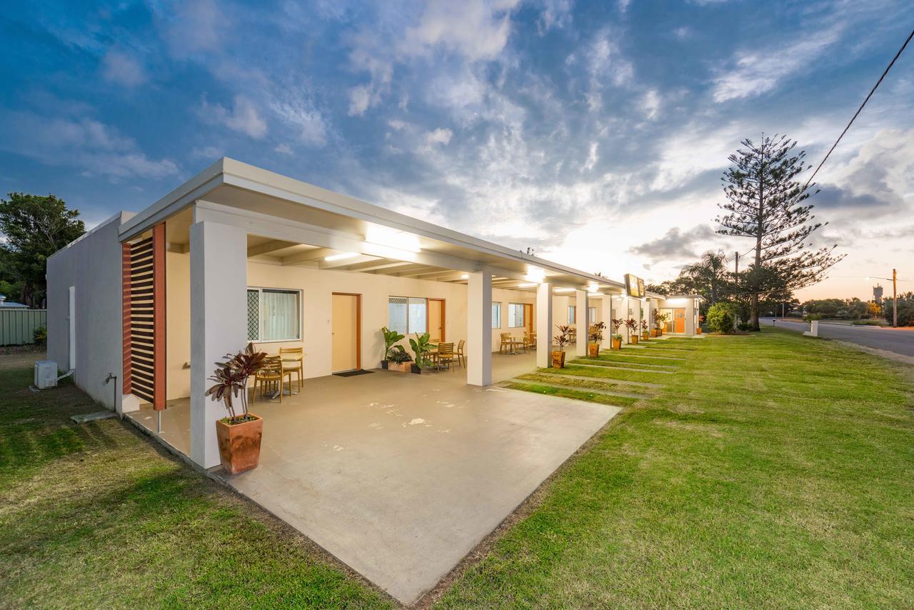 Moore Park Beach Inn Bundaberg Exterior foto