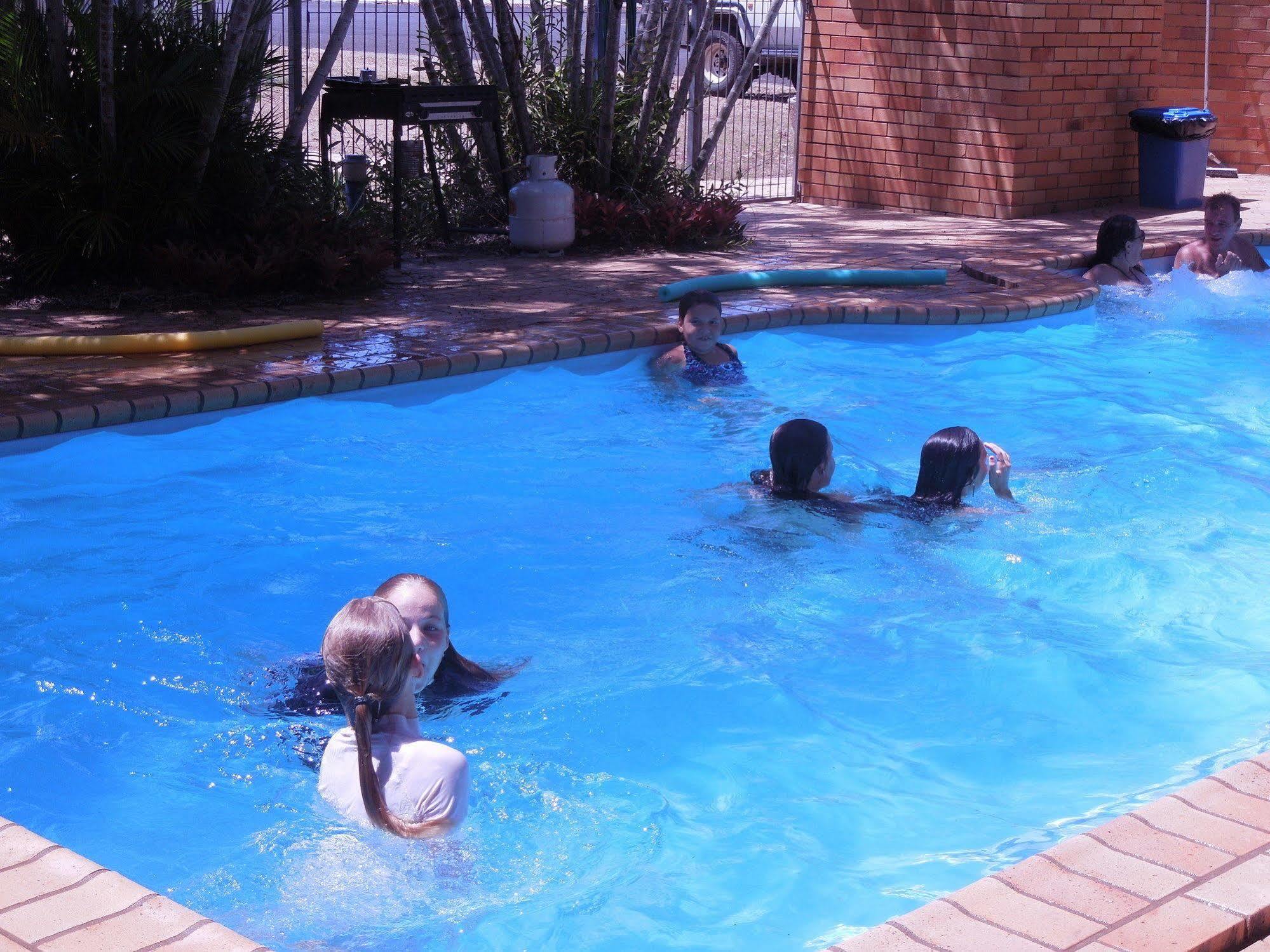 Moore Park Beach Inn Bundaberg Exterior foto